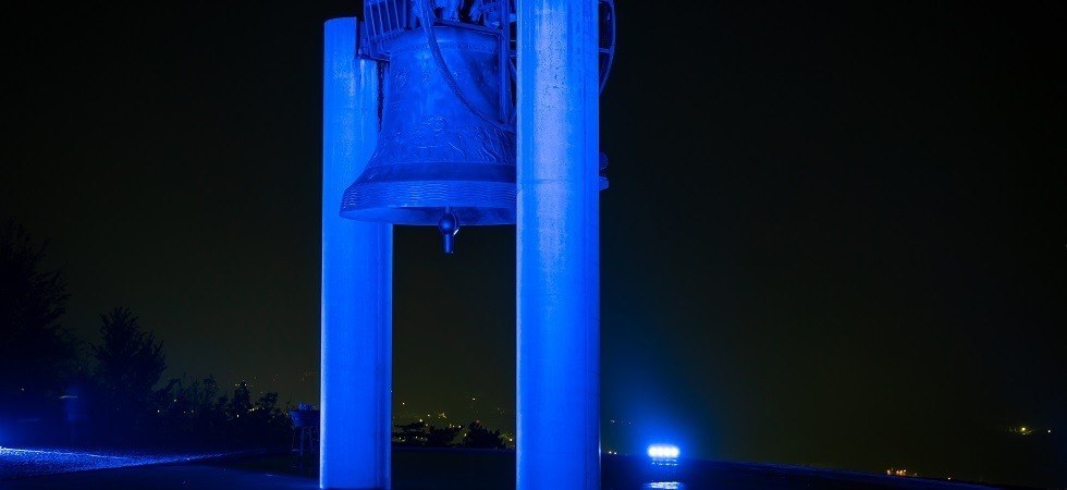 I 17 comuni della Vallagarina si uniscono in un luminoso abbraccio sonoro: Il territorio si colora di blu per il Natale